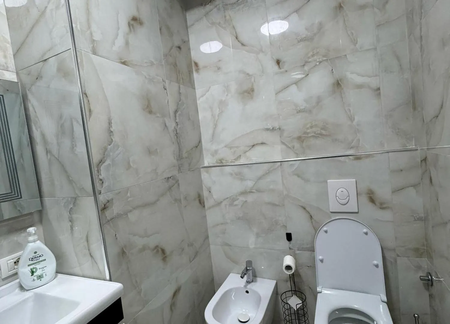 Denny'S Apartment City Center 2 تيرانا
